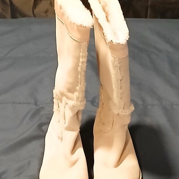 New Cole Haan  Light Brown Bootie Sheep Fur Waterproof Size 8 - Picture 3 of 5